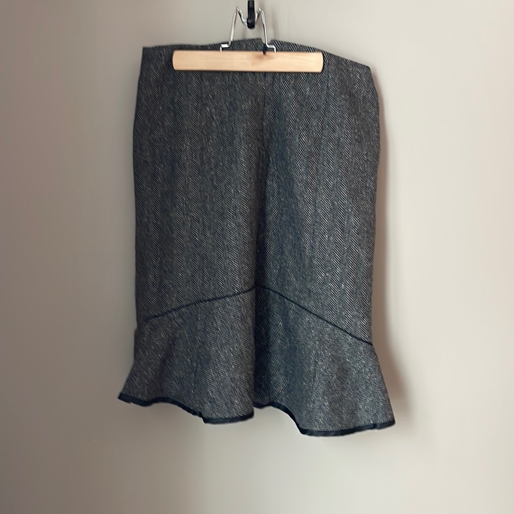 Gap knee length flare bottom skirt